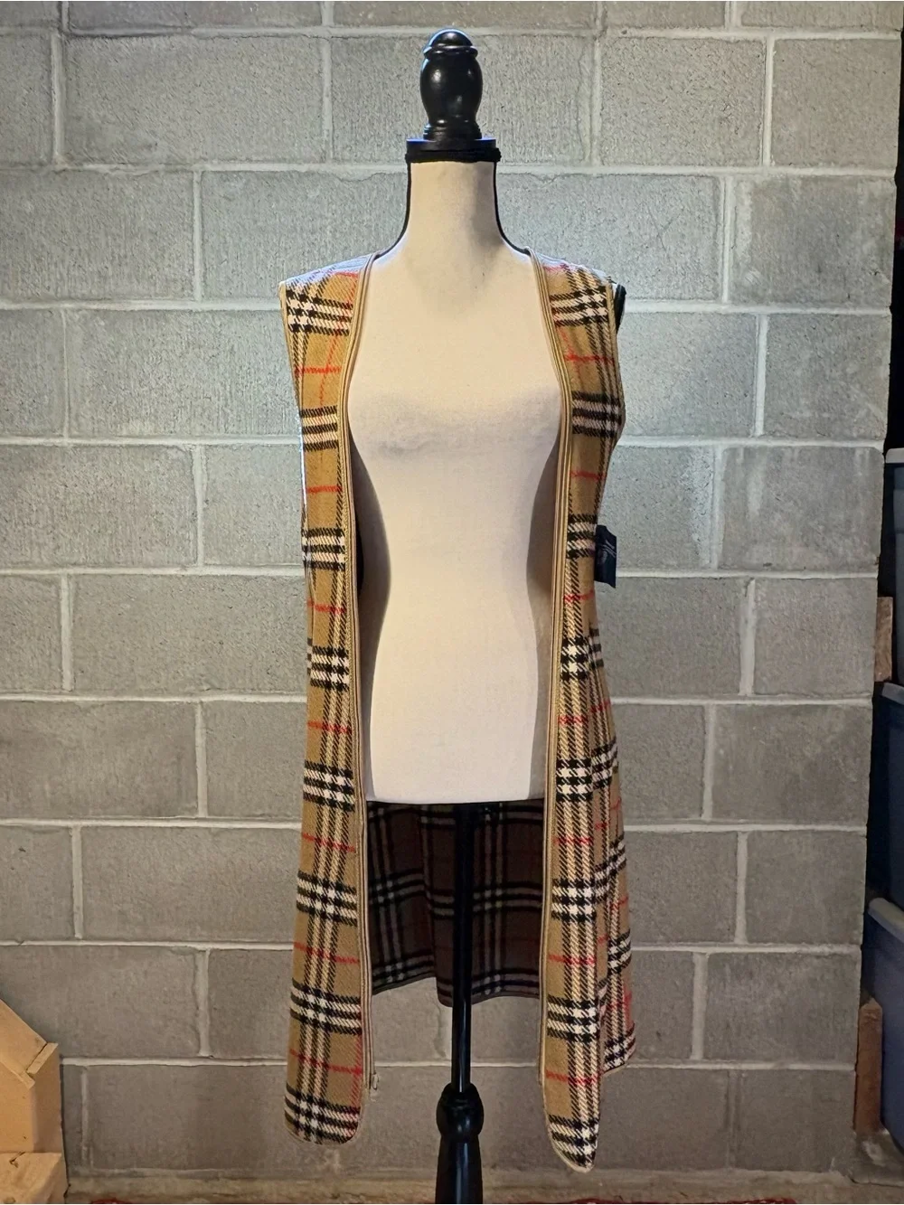 Burberry trench coat. - Picture 6 of 14